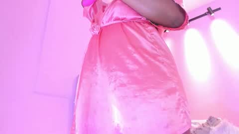 Snapshot of lovequeen02 chatting on October 5, 12:54 pm L O V E online show from October 5, 12:54 pm