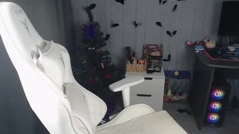 lovers613228 online show from November 1, 3:38 pm