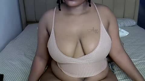 Snapshot of loveydivah chatting on October 14, 8:06 am loveydivah online show from October 14, 8:06 am