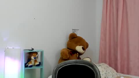 luara__01__lecat_1 online show from November 3, 1:42 am