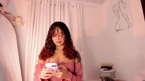 Snapshot of lucia_lee_ chatting on January 6, 6:10 pm Lucia online show from January 6, 6:10 pm
