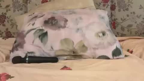 Mysterious Girl online show from March 2, 5:08 am