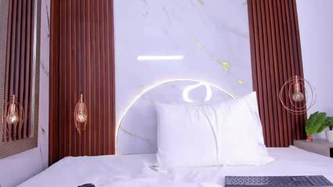 Luci  online show from April 16, 9:39 pm