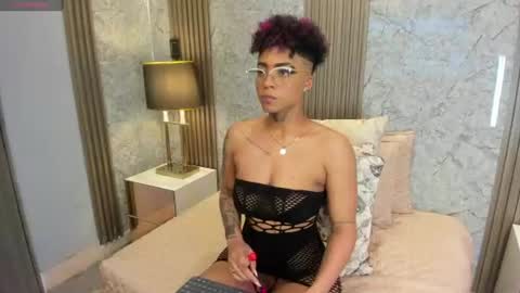  lucia wallace  online show from June 27, 9:21 pm