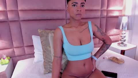  lucia wallace  online show from March 8, 11:18 pm