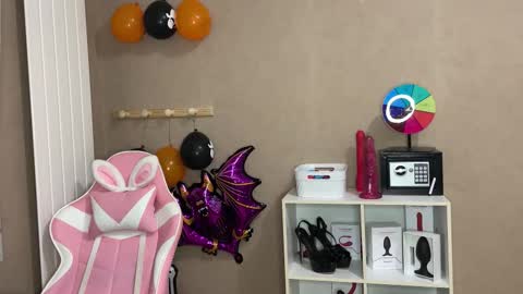 Snapshot of lucie_hot chatting on October 17, 6:44 pm Lucie hot follow me on online show from October 17, 6:44 pm