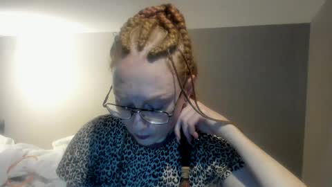 lucky_licky20 online show from March 13, 4:47 am