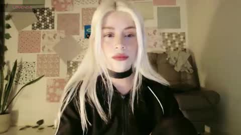 luckysapphire777 online show from July 17, 1:21 am