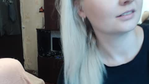 Snapshot of luckyshotgirl chatting on October 9, 1:37 pm LuckyShot online show from October 9, 1:37 pm