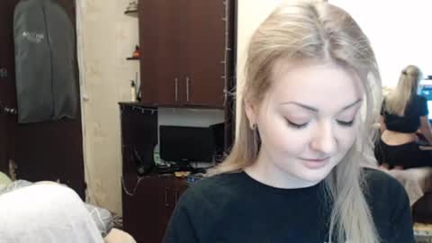 Snapshot of luckyshotgirl chatting on February 20, 1:19 pm LuckyShot online show from February 20, 1:19 pm