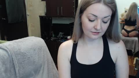 Snapshot of luckyshotgirl chatting on March 7, 7:49 pm LuckyShot online show from March 7, 7:49 pm