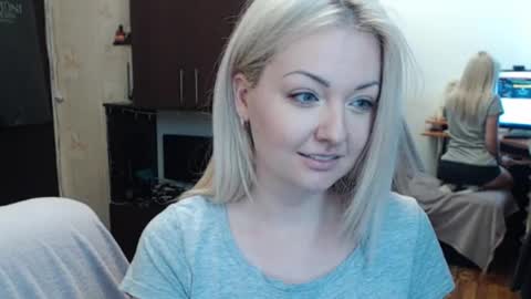 Snapshot of luckyshotgirl chatting on September 14, 3:10 pm LuckyShot online show from September 14, 3:10 pm