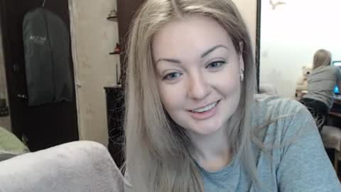 Snapshot of luckyshotgirl chatting on January 9, 8:45 am LuckyShot online show from January 9, 8:45 am