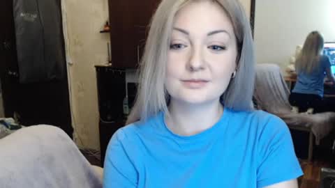 Snapshot of luckyshotgirl chatting on December 21, 12:49 pm LuckyShot online show from December 21, 12:49 pm