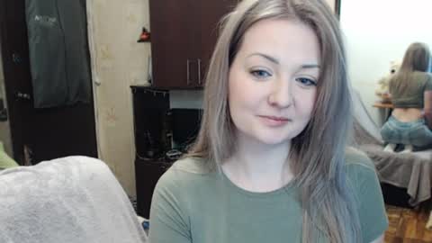 Snapshot of luckyshotgirl chatting on March 5, 8:12 pm LuckyShot online show from March 5, 8:12 pm