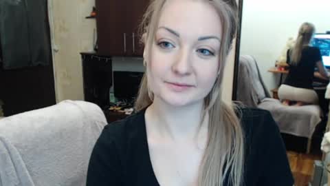Snapshot of luckyshotgirl chatting on February 7, 8:20 pm LuckyShot online show from February 7, 8:20 pm