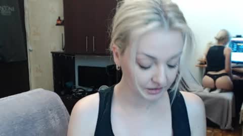 Snapshot of luckyshotgirl chatting on September 15, 6:15 pm LuckyShot online show from September 15, 6:15 pm