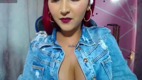 Snapshot of lucy_beatifull chatting on January 25, 1:43 am lucy_beatifull online show from January 25, 1:43 am