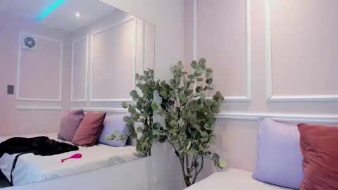 lucy_canel online show from January 9, 7:40 pm