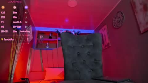 Snapshot of lucy_williiams chatting on September 19, 12:37 pm Lucy online show from September 19, 12:37 pm