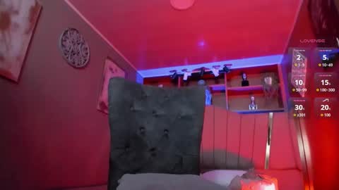 Snapshot of lucy_williiams chatting on October 2, 12:10 pm Lucy online show from October 2, 12:10 pm