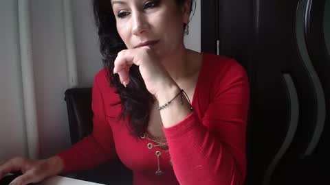 Snapshot of lucyhot6 chatting on October 3, 5:45 am lucybylucy online show from October 3, 5:45 am