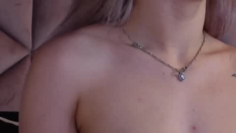 Snapshot of lucylexton chatting on March 7, 5:18 am Lucy Lexton online show from March 7, 5:18 am