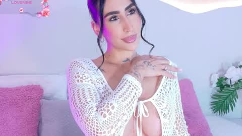 Lucy Lunne online show from May 2, 8:45 pm