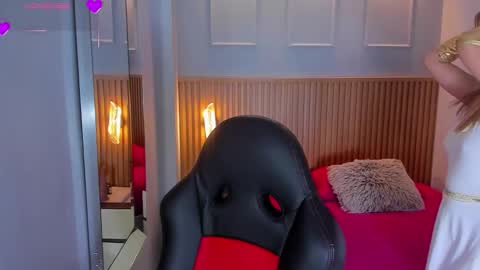 L U C Y  online show from October 24, 1:07 pm