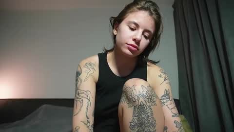 Snapshot of lucyrait chatting on March 1, 10:55 am Lucy online show from March 1, 10:55 am