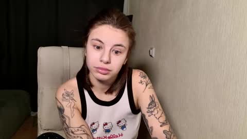 Snapshot of lucyrait chatting on February 21, 8:28 am Lucy online show from February 21, 8:28 am