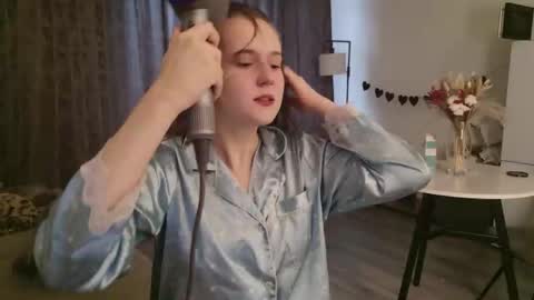 Lucy Rose online show from February 22, 1:34 pm