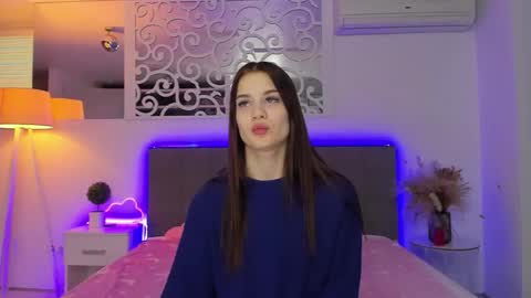 LuisaClover online show from February 15, 1:21 pm