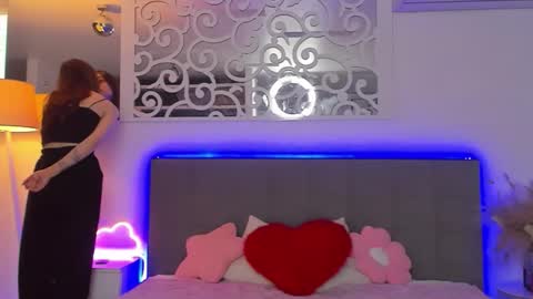 LuisaClover online show from February 22, 1:45 pm