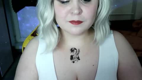 lulovia online show from February 16, 10:09 pm