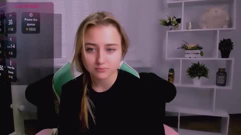 Lily online show from November 18, 7:53 am