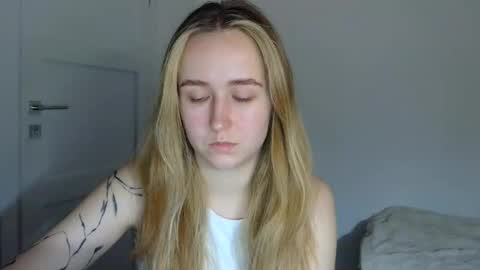 Lulu Baby18 online show from March 17, 9:30 pm