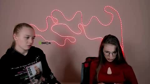 lulu_fly_ online show from October 21, 1:37 pm
