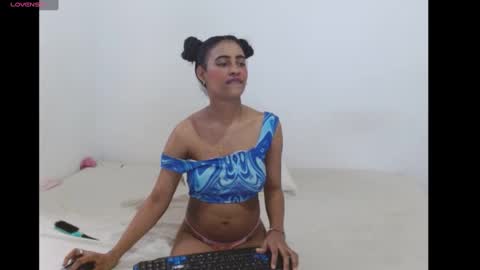 Snapshot of lulu_liz chatting on January 15, 9:51 pm LULU LIZ online show from January 15, 9:51 pm