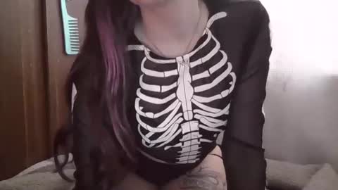 Snapshot of lulupixxx chatting on February 20, 6:24 pm Connie online show from February 20, 6:24 pm