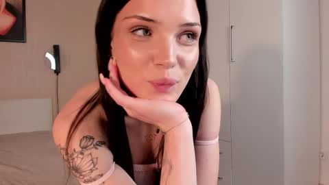 Snapshot of luminaryluxee chatting on October 21, 4:44 pm Lassie online show from October 21, 4:44 pm