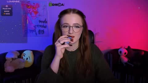 luna_berryy online show from January 9, 9:30 pm