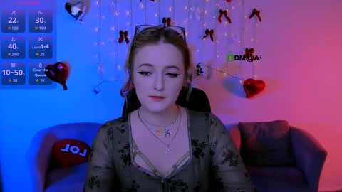 luna_berryy online show from April 15, 7:58 pm