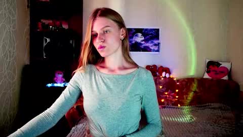 luna_evan online show from September 17, 8:34 am