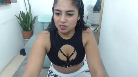 luna_fyre online show from March 6, 6:58 pm