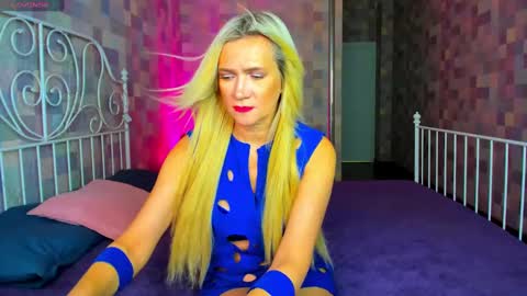 luna_lew1s online show from January 13, 7:43 am