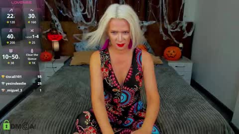 luna_lew1s online show from October 30, 9:55 am