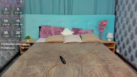 luna_lew1s online show from October 8, 8:51 am