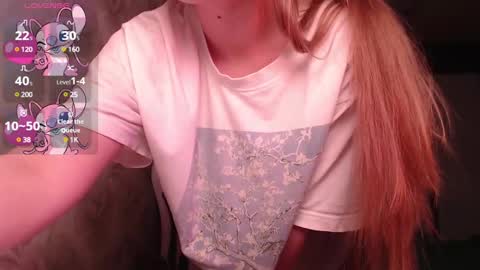 Snapshot of luna_loveisgood chatting on February 10, 1:11 pm Luna online show from February 10, 1:11 pm