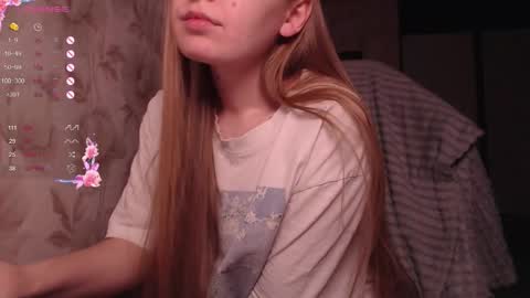 Snapshot of luna_loveisgood chatting on October 14, 9:17 pm Luna online show from October 14, 9:17 pm